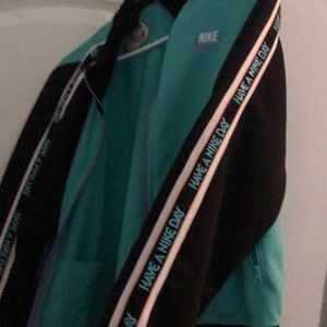 Windsprint sweater great condition brand new 85$